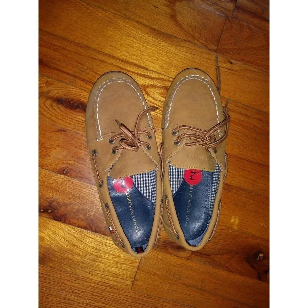 Boys Tommy Hilfiger Douglas Boat Shoes Size 2 Brown/tan/camel Used